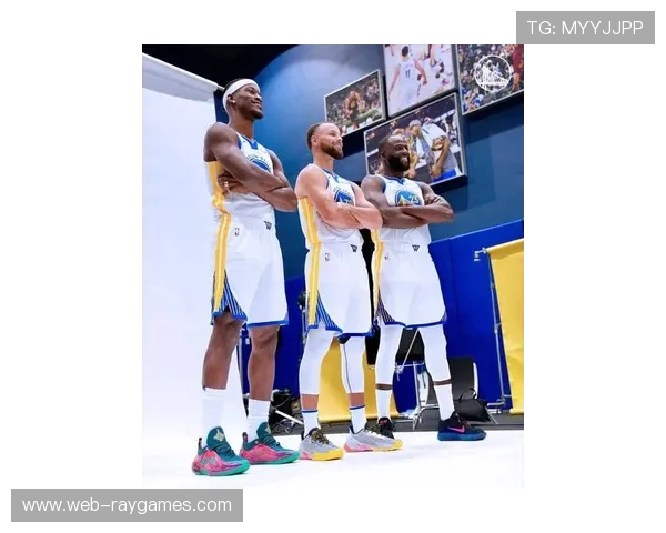 勇士揭幕战先发阵容曝光 库里巴特勒携手格林波杰姆斯基冲击新赛季 勇士揭幕战先发阵容曝光 库里巴特勒携手格林波杰姆斯基冲击新赛季