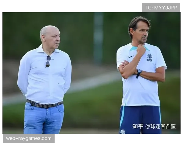 都灵队训练课曝光：主教练演练三中卫体系，强调边翼卫的攻防转换速度